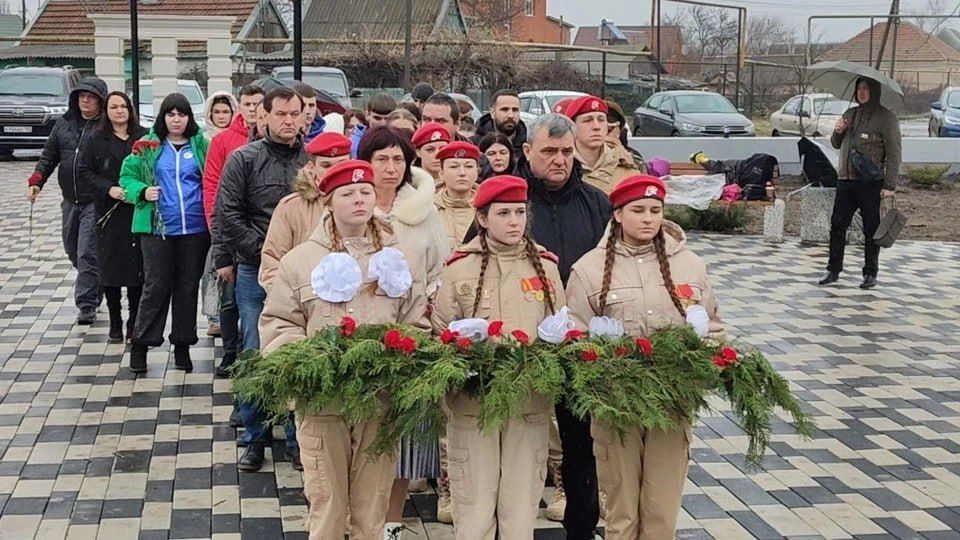 "Мы вернулись к своим историческим корням": В годовщину начала СВО в Мелитополе почтили память героев