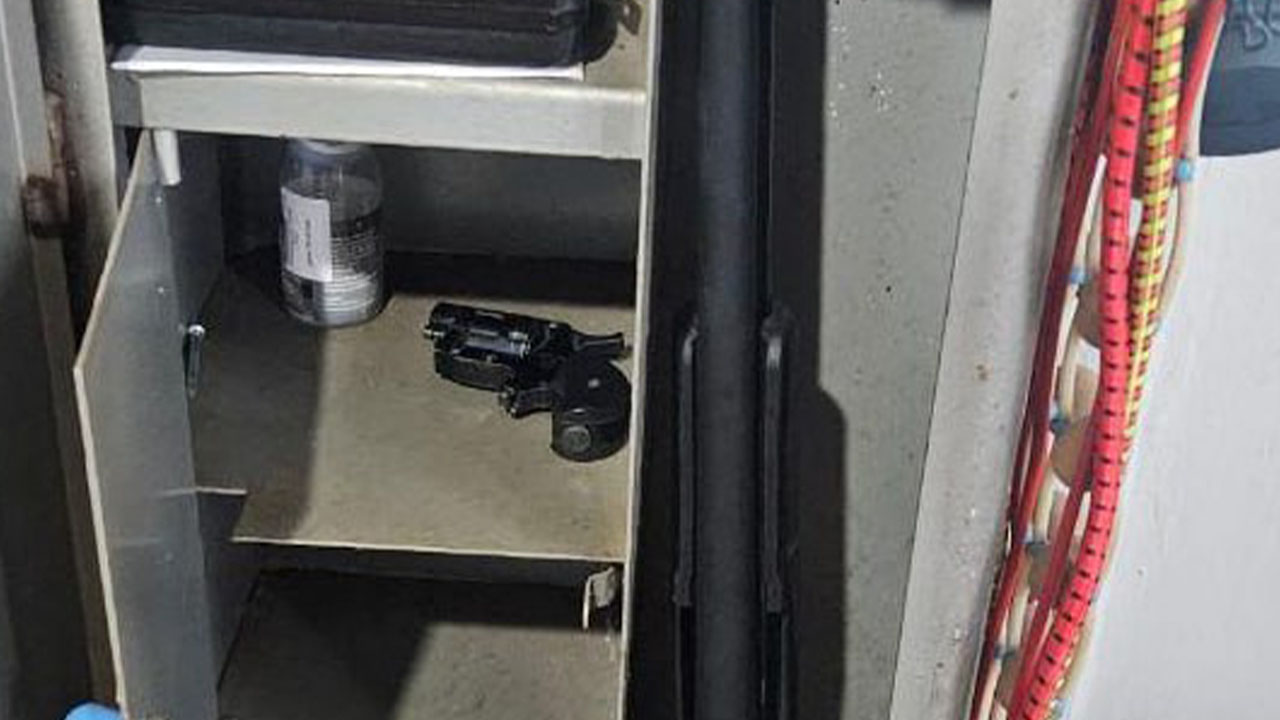 В Запорожской области полицейские изъяли у пенсионера два незаконно хранившихся револьвера