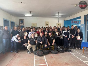 Открытый турнир по классическому жиму штанги лежа прошел в пгт
