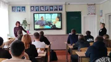 26 февраля 2026 года в рамках месячника, приуроченного ко Дню молодого избирателя, с целью повышения правовой культуры подрастающего поколения председатель территориальной избирательной комиссии №4 провела информационный час...