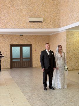 Зеркальная дата с отражением счастья