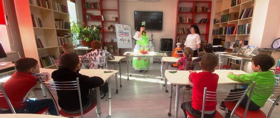 В Центральной детской модельной библиотеке им. Гайдара, в творческой лаборатории «Волшебный сундук» наша встреча была посвященная самому нежному и звонкому времени года — «Весенняя капель»