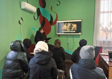 В Доме культуры села Дмитровка прошла встреча с молодежью, приуроченная ко Дню сил специальных операций