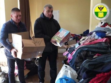 Глава городского округа Мелитополь Сергей Золотарёв посетил пункт временного размещения, где накануне была принята новая группа переселенцев из ДНР в количестве 49 человек, включая шестерых детей