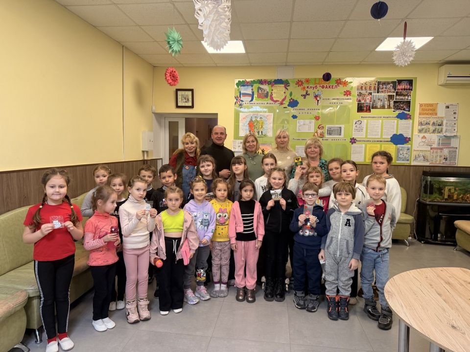 Урок безопасности. В клубе «Факел» Центра внешкольного образования прошёл урок-беседа «10 правил поведения в сети», приуроченный ко Всемирному дню безопасного интернета