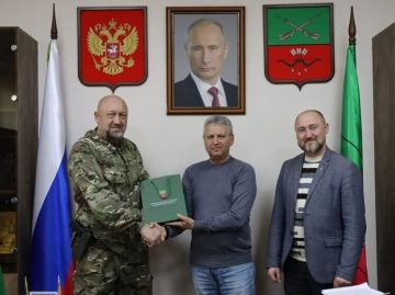 В Запорожской области состоялась встреча председателя Законодательного Собрания Виктора Емельяненко с командиром казачьего добровольческого отряда БАРС-32 имени Павла Судоплатова Александром Новохатским