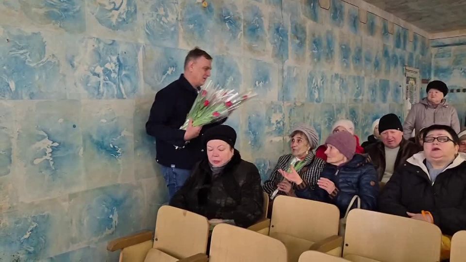 Активисты молодёжного крыла Регионального отделения ЛДПР Запорожской области посетили торжественное мероприятие общества слепых в Мелитополь