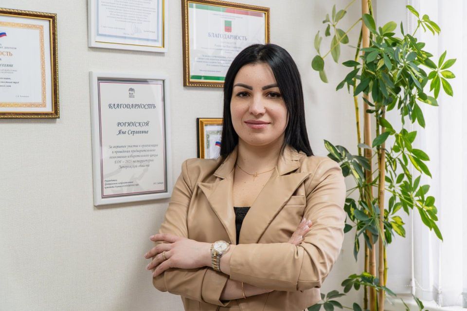 Сергей Золотарёв: Сегодня свой день рождения отмечает начальник управления муниципальной службы и кадровой политики администрации городского округа Мелитополь Яна Рогинская