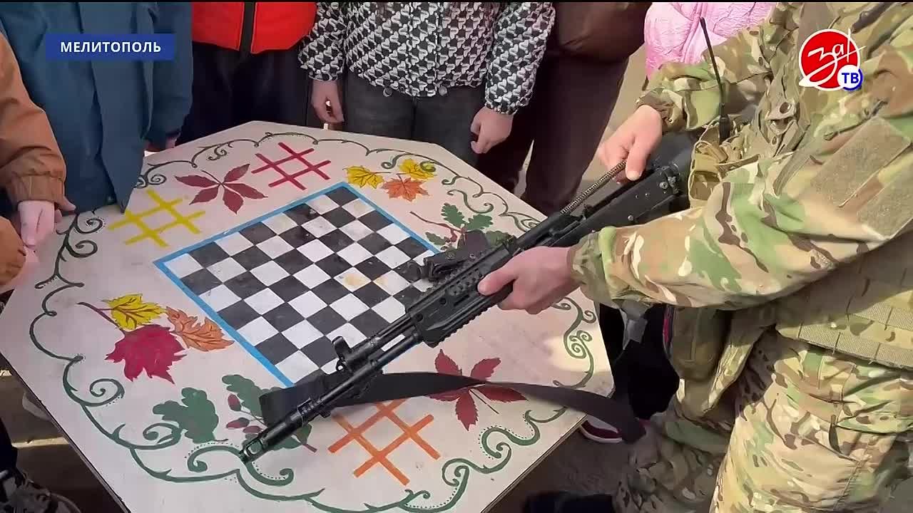 Во дворе мелитопольской школы №24 состоялся «Урок мужества»