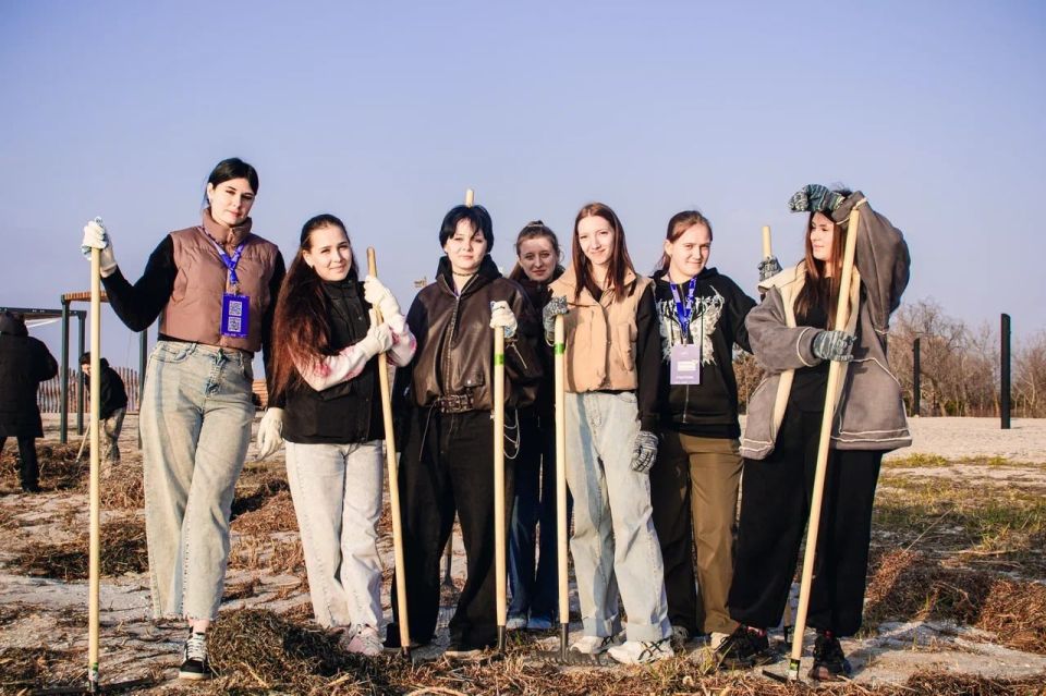 Активисты провели уборку на Азовском побережье