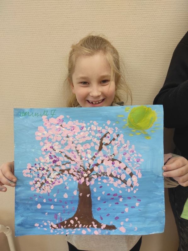 Весна глазами детей. В клубе досуга села Светлодолинское наступила настоящая весна и принесли её наши юные художники! Ребята яркими красками передали всю прелесть пробуждения природы и долгожданного тепла