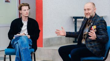 «Диалоги с Героями». Молодежь из Мелитополя встретилась с депутатом —ветераном СВО