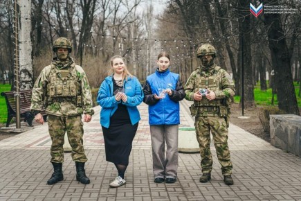 В Мелитополе «Волонтёры Победы» совместно с сотрудниками Росгвардии провели акцию в парке культуры и отдыха имени Горького, приуроченную к 10-й годовщине со дня образования Федеральной службы войск национальной гвардии...