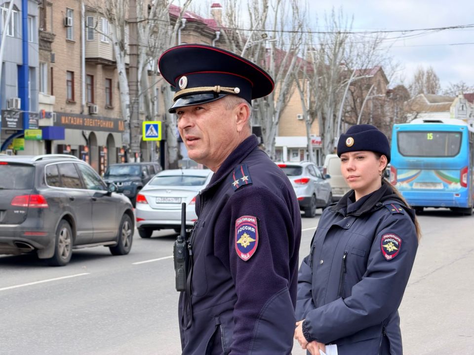 Сотрудники Госавтоинспекции продолжают проводить профилактические беседы с участниками дорожного движения