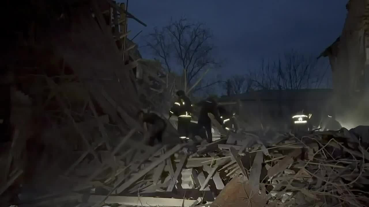 Евгений Балицкий: Этой ночью противник осуществил удар по двухэтажному жилому дому в городе Васильевке