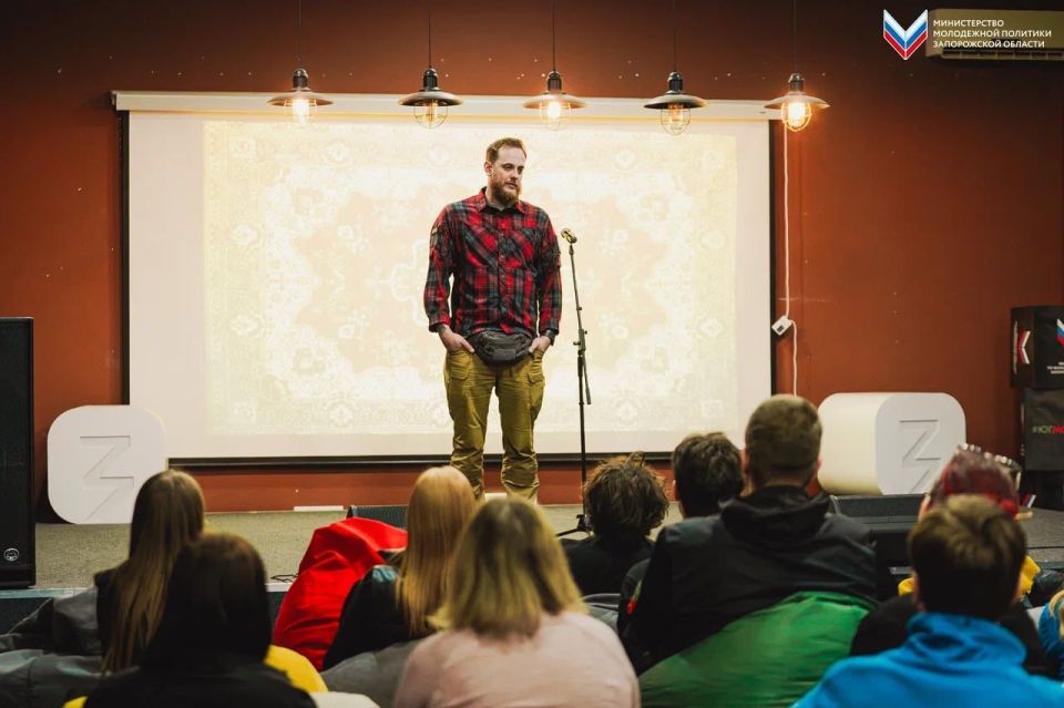 В Мелитополе прошёл квартирник в память о Владлене Татарском