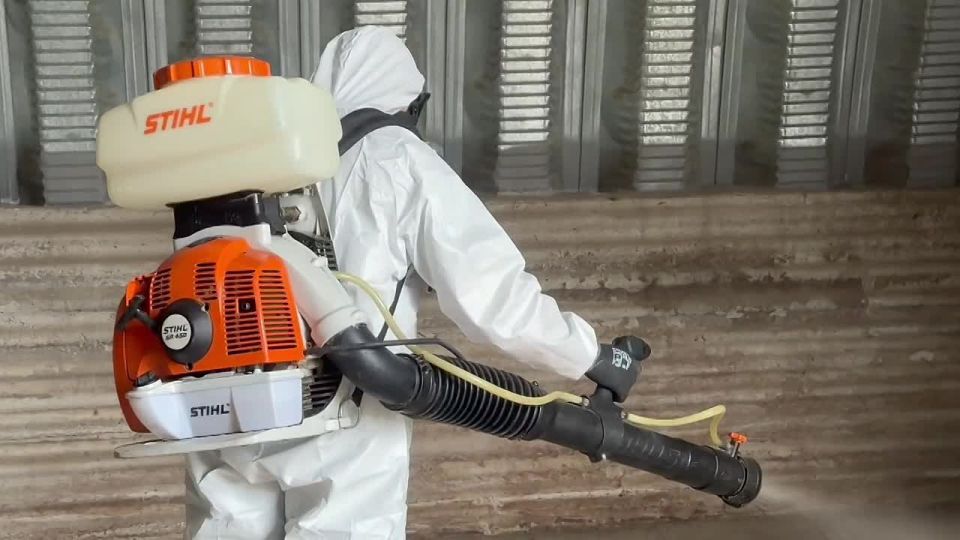 Специалисты Азово-Черноморского филиала ФГБУ «ЦОК АПК» провели обеззараживание складских помещений для хранения зерна в Мелитопольском районе