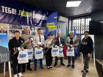 По поручению Леонида Слуцкого: Светлана Третьяк вручила медали «за помощь СВО» активным членам партии