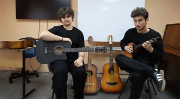 Студентам Мелитопольского колледжа культуры доставили новые музыкальные инструменты