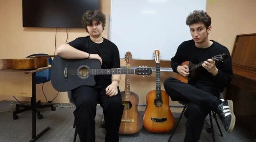 Студентам Мелитопольского колледжа культуры доставили новые музыкальные инструменты