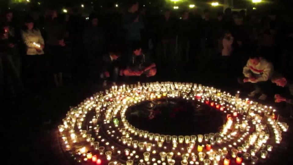 Сегодня, 2 мая 2026 года, в Мелитополе, мы, молодежь города, спустя 12 лет после трагических событий в Одессе вновь собрались на площади Победы, чтобы почтить память погибших в «Доме Профсоюзов»