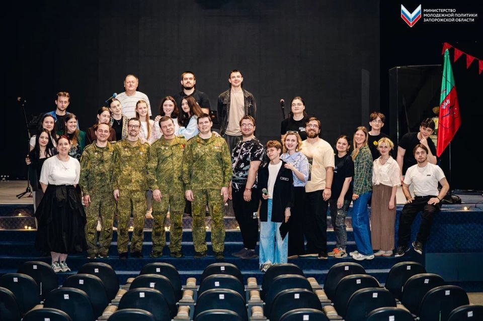 «Эхо военных лет»: для молодёжи прошёл патриотический квартирник