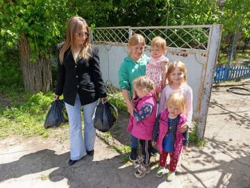 В День защиты детей сотрудники отдела социального обеспечения пгт