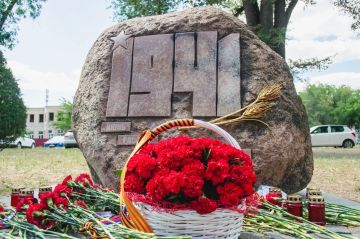 Матвиенко Ирина: 22 июня, в день начала Великой Отечественной войны мы возложили цветы к памятному знаку, посвященному событиям 1941 года