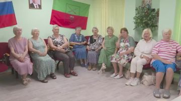 Накануне Дня семьи, любви и верности в Центре активного долголетия в Мелитополе встретились два поколения