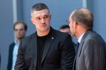 Недолго музыка играла, недолго Миша танцевал