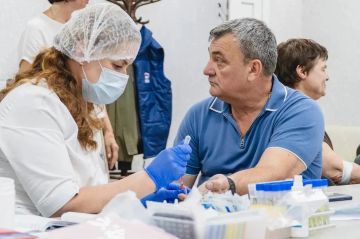 «Каждая капля крови может спасти жизнь»: депутаты Мелитополя стали донорами