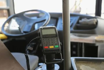 Терминалы для безналичной оплаты проезда в автобусах завтра работать не будут!