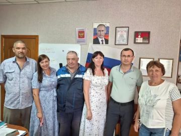 Накануне празднования Дня Государственного флага Российской Федерации в коллективе Мелитопольской дистанции по эксплуатации зданий и сооружений Мелитополь-Херсонского филиала ФГУП «Железные дороги Новороссии» провели...