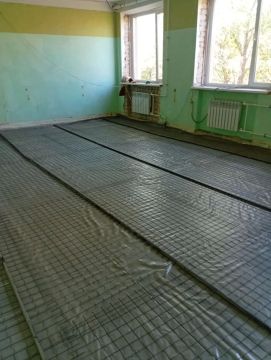 Шефы приступили к замене полов в помещениях Дома культуры Фруктового