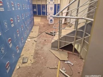 ВСУ атаковали здание регионального отделения партии "Единая Россия" в Мелитополе в Запорожской области, сообщил губернатор Евгений Балицкий