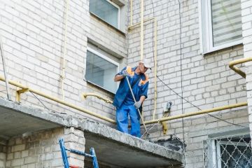 В доме в Мелитополе, поврежденном при атаке ВСУ, установят подпорные конструкции