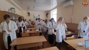 355 первокурсников начали обучение в медицинских колледжах Мелитополя и Бердянска