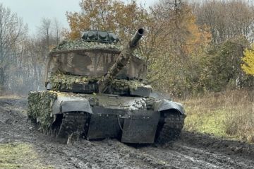 Губернатор Балицкий поздравил танкистов с профессиональным праздником