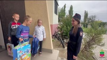 В новый учебный год — с заботой: полицейские Мелитополя присоединились к акции «Помоги пойти учиться»