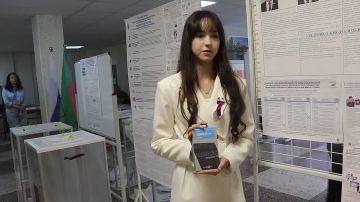 18-летняя жительница Мелитополя Доминика Доренко сегодня приняла участие в голосовании впервые и считает, что ее голос важен для будущего страны