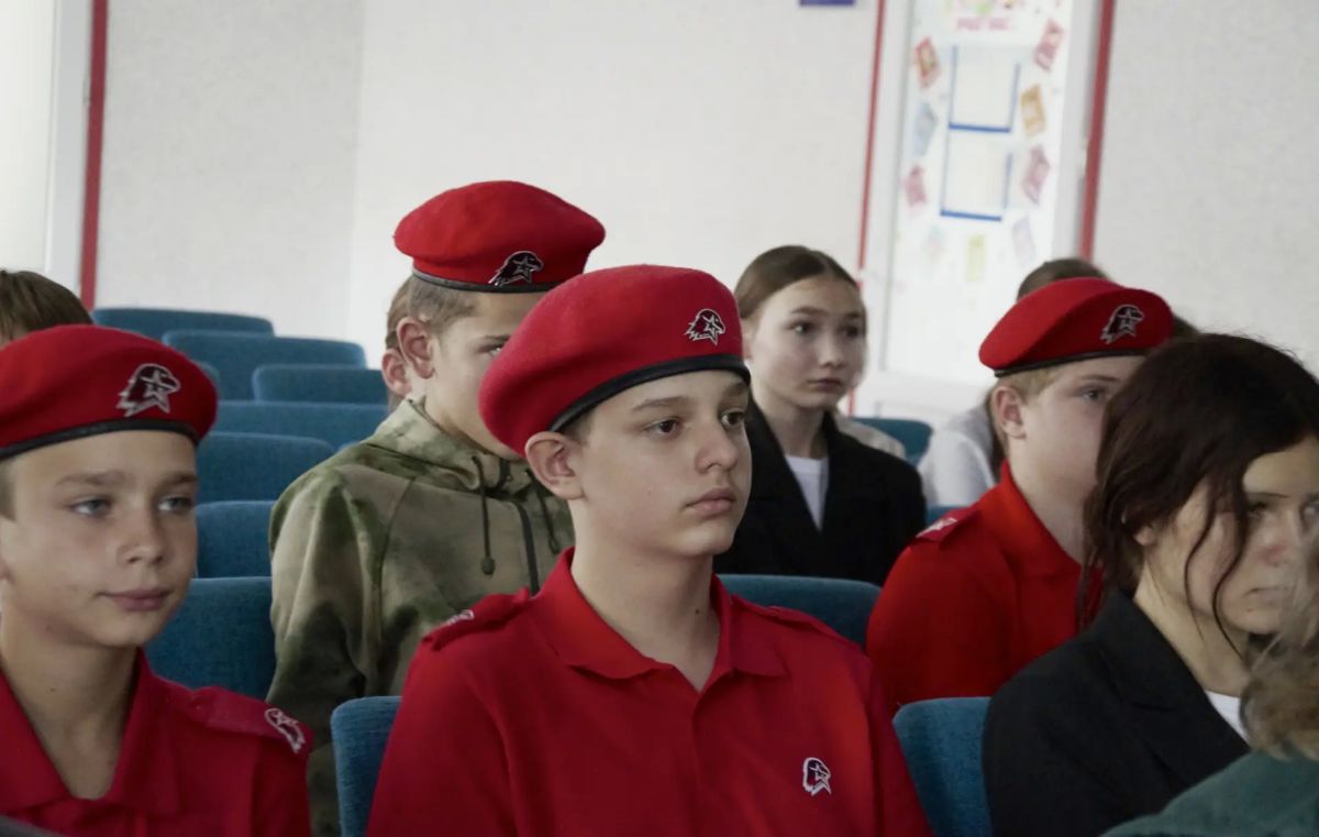 В школе №8 города Мелитополь представили Всероссийский конкурс «Связующая нить народов России» приуроченный ко Дню воссоединения Донецкой Народной Республики, Луганской Народной Республики, Запорожской области и Херсонской...